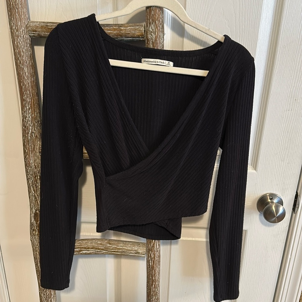Abercrombie ribbed knit crossover black long sleeve top; size Medium